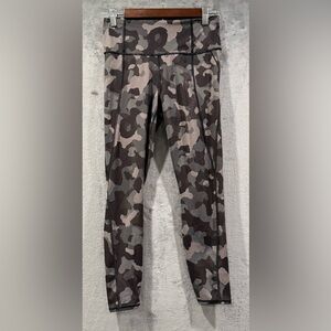 Athleta Lightning 7/8 Tight Leggings Women’s Small Black Gray Camo